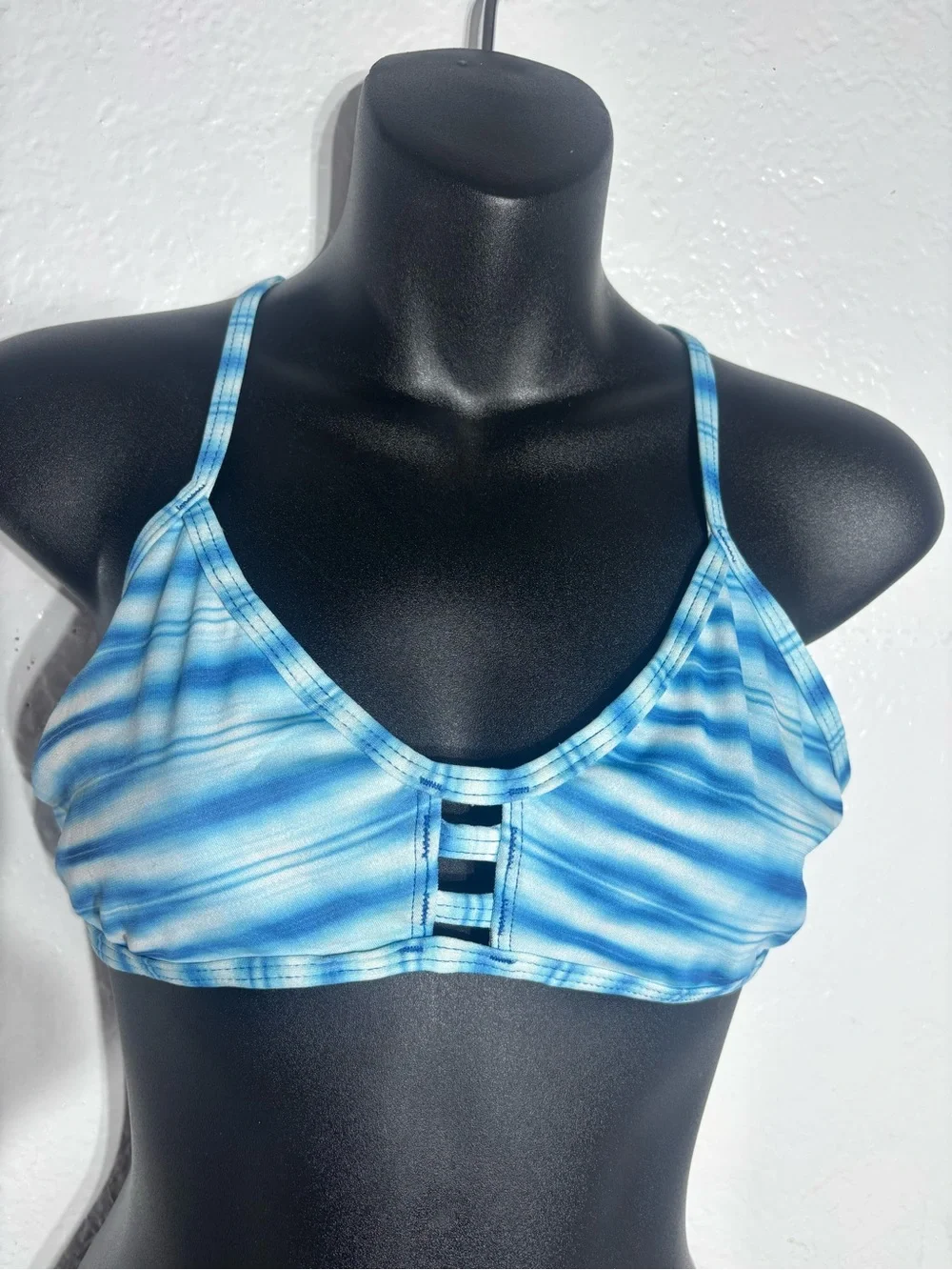 Jolyn tomcat women’s xl blue ladder cut out strappy bikini top